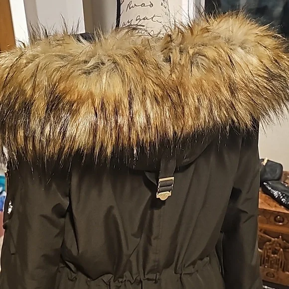 MICHAEL KORS COAT...army green..size medium...excellent condition - Picture 8 of 10